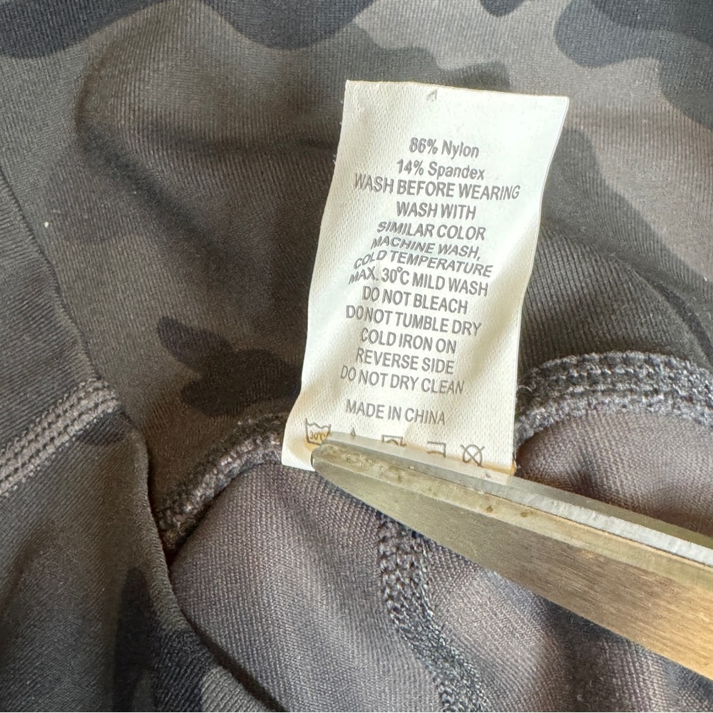{Zyia} "Forest Camo Luxe High Rise Capri" Camouflage 20" Tights Pants Leggings - Picture 7 of 8